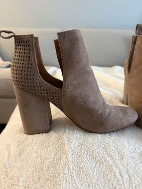 Steve Madden beige heels